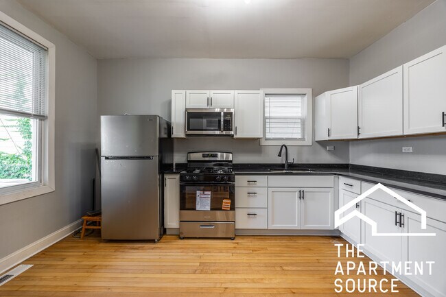 3714 W Cortland St, Unit 1 in Chicago, IL - Building Photo - Building Photo