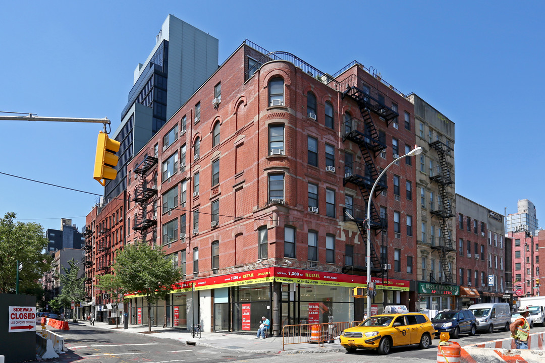 181-185 E Houston St in New York, NY - Building Photo