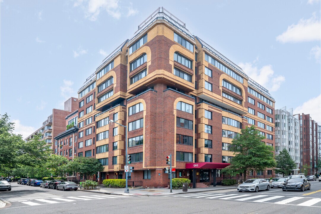 Park Princess/Logan Park in Washington, DC - Building Photo