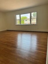 20 Iroquois Rd, Unit 2 in Yonkers, NY - Foto de edificio - Building Photo