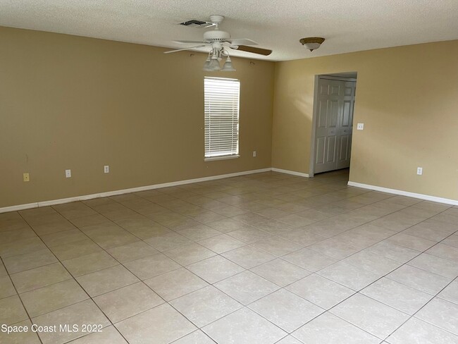 1666 Sawgrass Dr SW in Palm Bay, FL - Building Photo - Building Photo