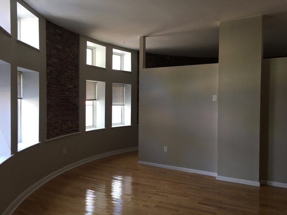 17 Bow St, Unit Bow St in Somerville, MA - Foto de edificio