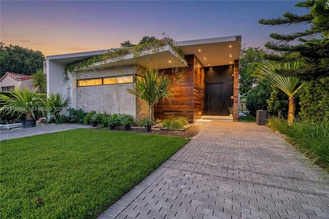 34 SW 26th Rd in Miami, FL - Building Photo - Building Photo