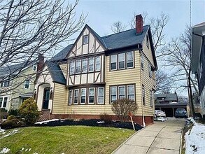 2621 Idlewood Rd in Cleveland Heights, OH - Building Photo - Building Photo
