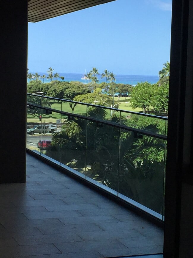 1388 Ala Moana Blvd, Unit 1406 in Honolulu, HI - Building Photo - Building Photo
