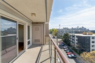 500 5th Ave W in Seattle, WA - Building Photo - Building Photo