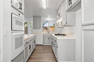 404 Ruby Ct in Roseville, CA - Building Photo - Building Photo