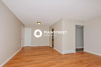 306 S Pam Ave in St. Charles, MO - Building Photo - Building Photo