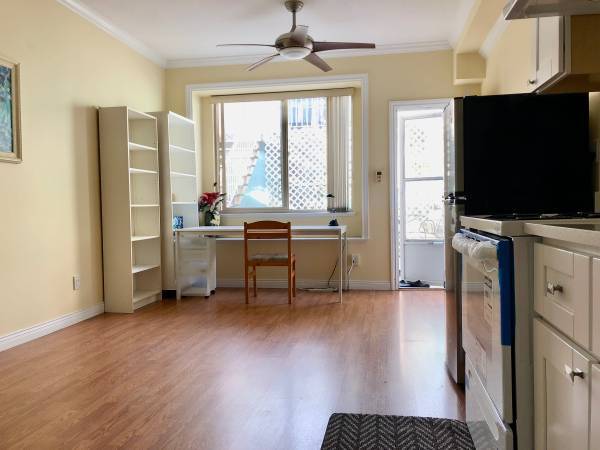 4525 Darwin Av in Burnaby, BC - Building Photo