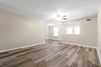 506 Potomac Dr in Oak Grove, KY - Foto de edificio - Building Photo