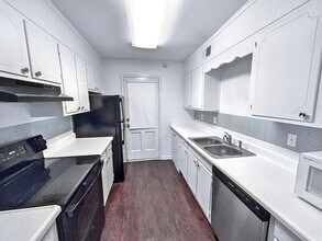 2086 Montreat Cir in Vestavia Hills, AL - Building Photo - Building Photo