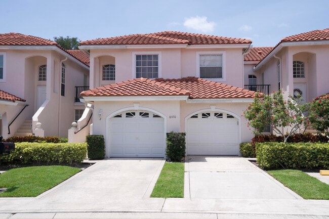 property at 8470 Vía Romana
