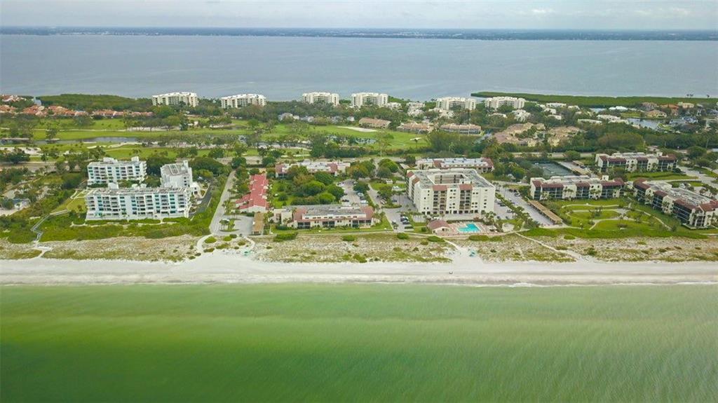 2089 Gulf of Mexico Dr in Longboat Key, FL - Building Photo