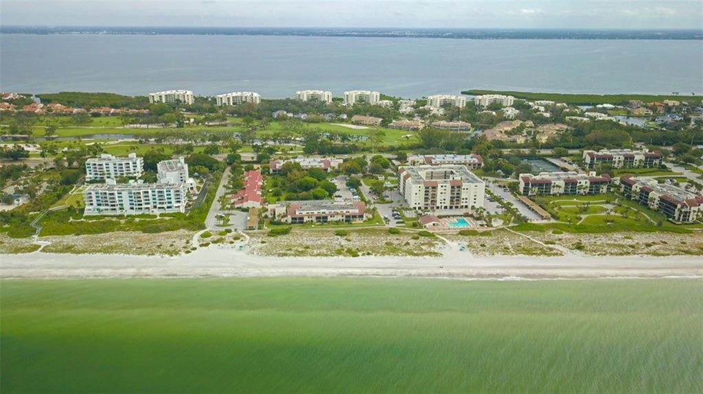 2089 Gulf of Mexico Dr in Longboat Key, FL - Foto de edificio