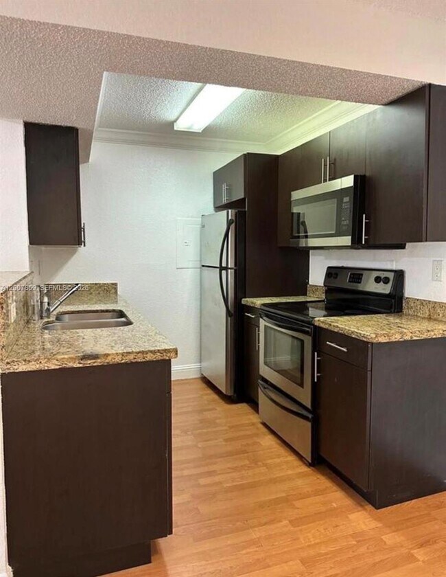 15570 SW 105th Ln in Miami, FL - Building Photo - Building Photo