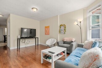 99 Kilsyth Rd, Unit 3 in Boston, MA - Building Photo - Building Photo