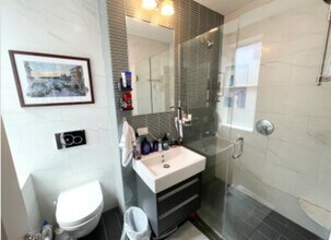 98 Myrtle St, Unit 6 in Boston, MA - Foto de edificio - Building Photo