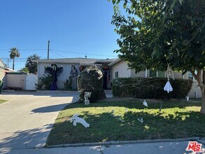10148 Gothic Ave in Los Angeles, CA - Building Photo - Building Photo