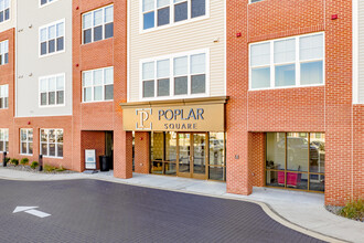 Poplar Square Apartments in Glassboro, NJ - Foto de edificio - Building Photo