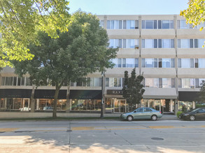 Oakland Avenue Apartments in Shorewood, WI - Foto de edificio - Building Photo