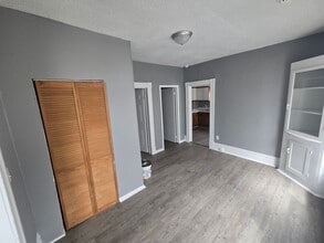1106 Harding Dr in Toledo, OH - Foto de edificio - Building Photo