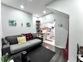560 Bathurst St in Toronto, ON - Building Photo - Building Photo