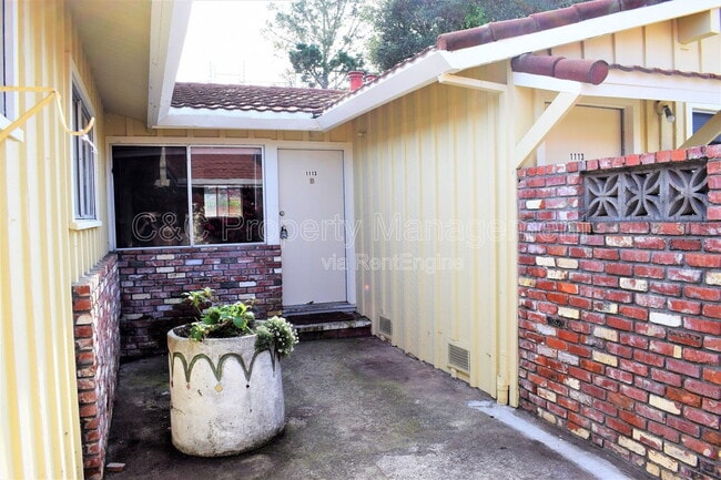 1113 McClellan Ave in Monterey, CA - Building Photo - Building Photo