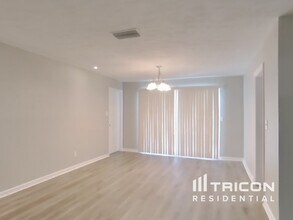 528 Hamlet Dr in Port Orange, FL - Building Photo - Building Photo