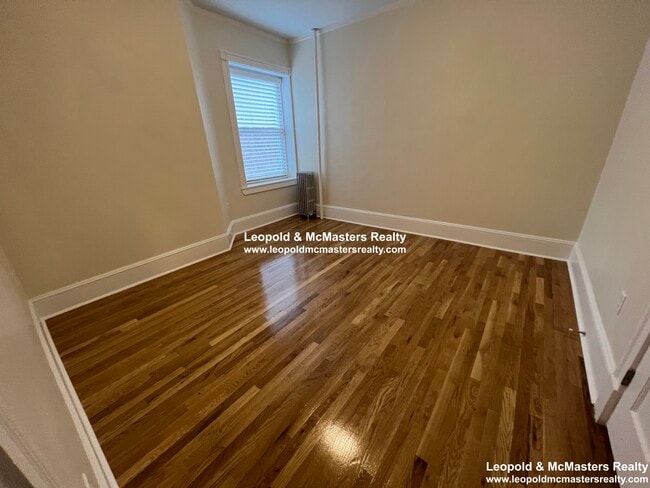 1695 Beacon St in Brookline, MA - Foto de edificio - Building Photo