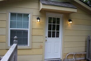 7540 Ashburn St in Houston, TX - Building Photo