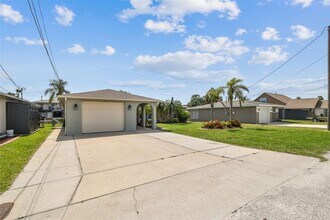 13909 Berkowitz Ave in Hudson, FL - Building Photo - Building Photo