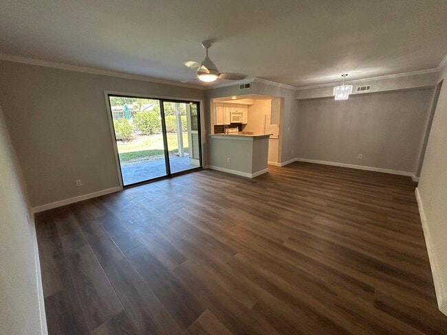 1859 Montclair Dr, Unit 1859B