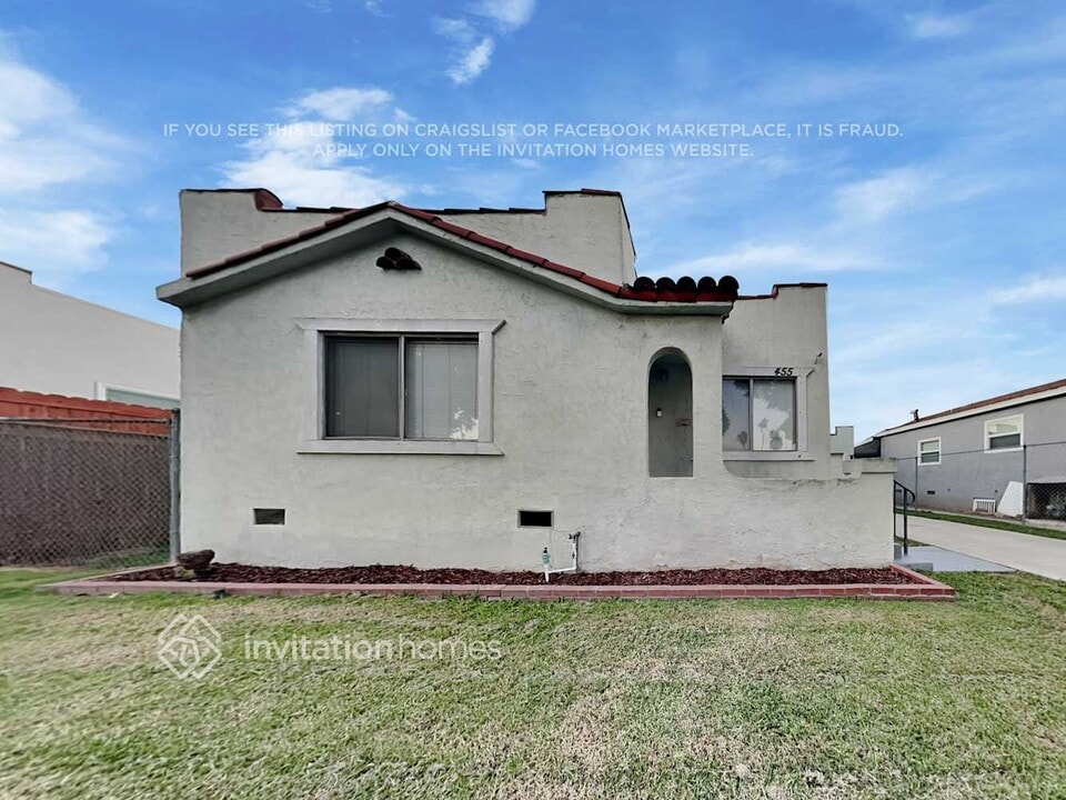 455 E 51st St in Long Beach, CA - Foto de edificio