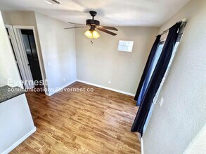 9325 W Desert Inn Rd in Las Vegas, NV - Building Photo - Building Photo