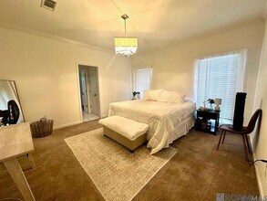 10630 Hilltree Dr in Baton Rouge, LA - Building Photo - Building Photo