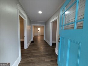 1716 Thompson Ave in East Point, GA - Foto de edificio - Building Photo