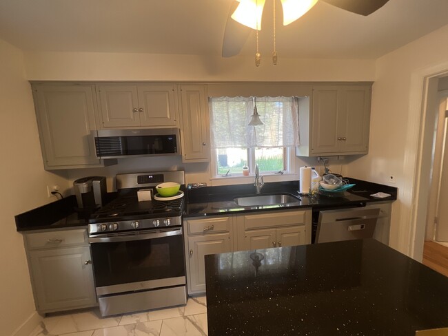 51 Bacon St in Waltham, MA - Foto de edificio - Building Photo