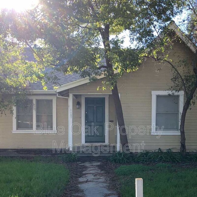 1187 Hobart St in Chico, CA - Building Photo - Building Photo