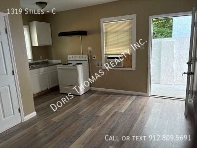 1319 Stiles Ave in Savannah, GA - Building Photo