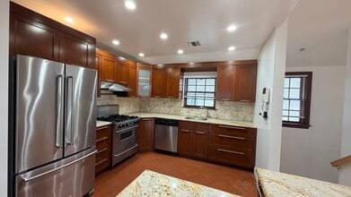 15716 16th Ave in Whitestone, NY - Building Photo - Building Photo