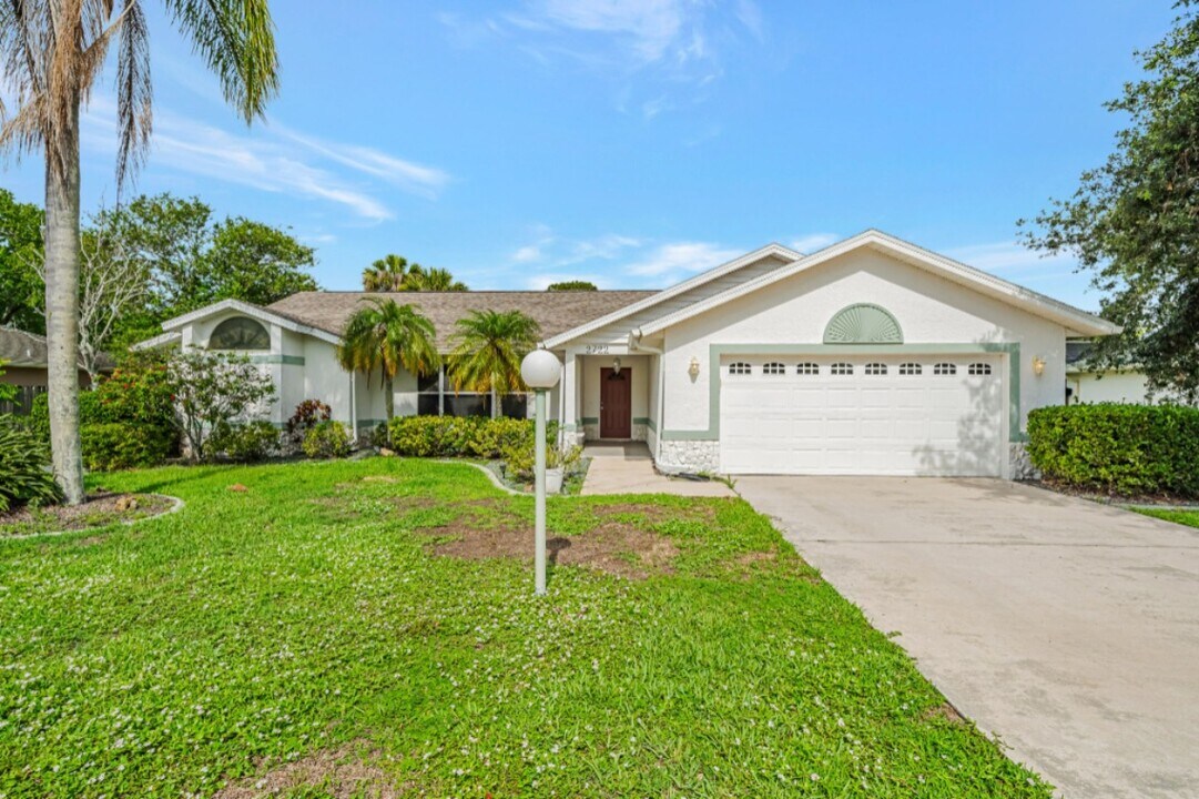 2722 Empire Ave in Melbourne, FL - Building Photo