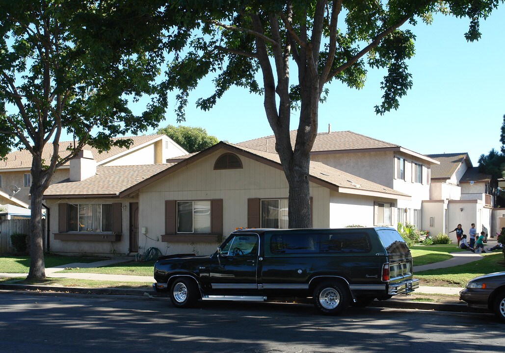 1210 Hull Pl in Oxnard, CA - Foto de edificio