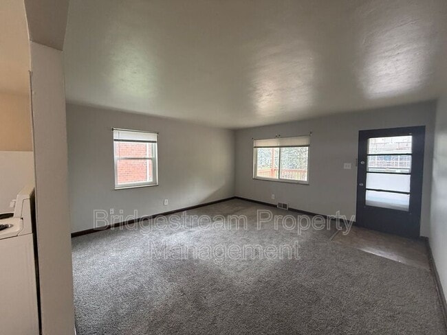 property at 211 N Cherrywood Ave