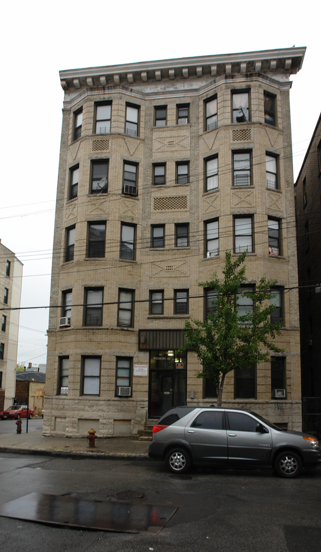 15 Lawrence St in Yonkers, NY - Building Photo - Building Photo