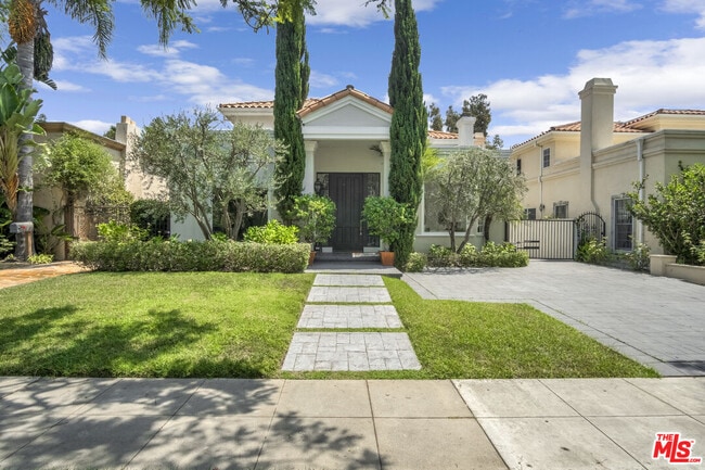 property at 116 N Palm Dr