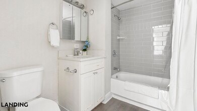 305 Dr. M.L.K. Jr St S, Unit 938 in St. Petersburg, FL - Foto de edificio - Building Photo