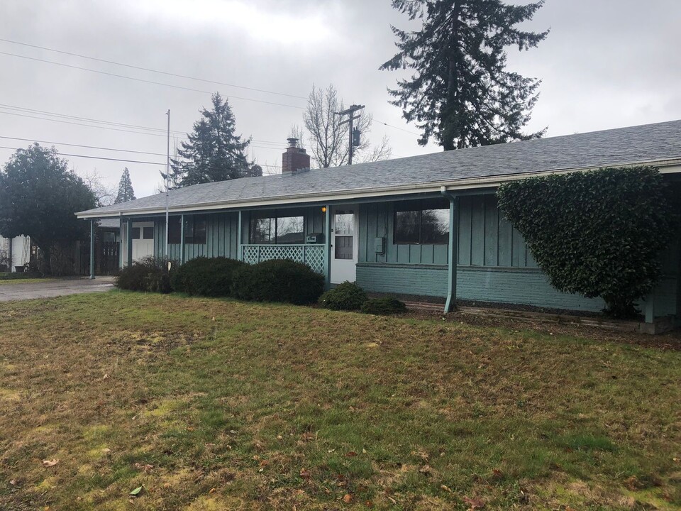 1130 NW Beca Ave in Corvallis, OR - Building Photo
