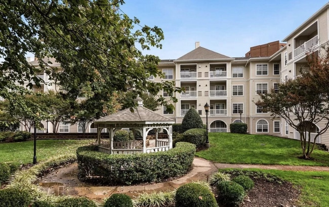 4551 Strutfield Ln, Unit 4424 in Alexandria, VA - Foto de edificio - Building Photo