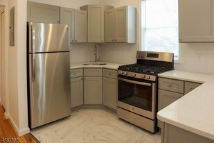 373 N 6th St in Newark, NJ - Building Photo