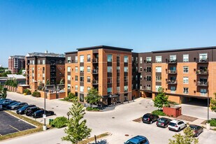 Uptown La Grange in La Grange, IL - Building Photo